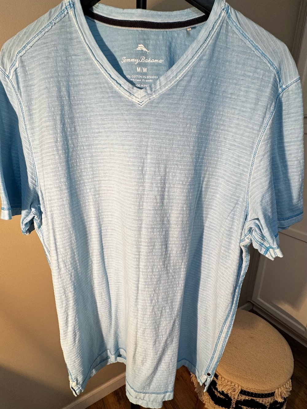 Tommy Bahama Light Blue Slub V-Neck T-Shirt Men’s Medium Cotton Stretch